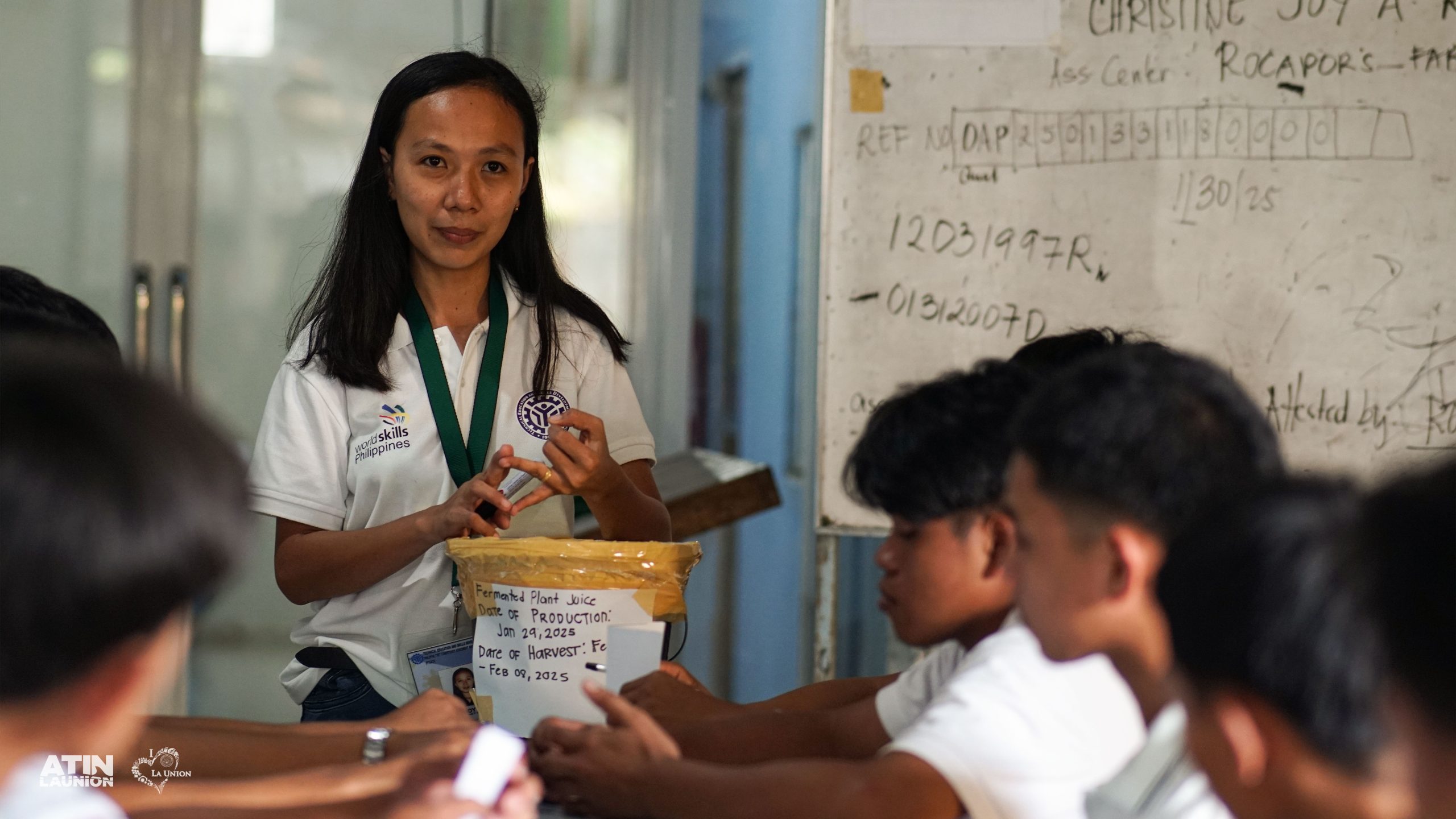 A teacher is teaching her students regarding agriculture.